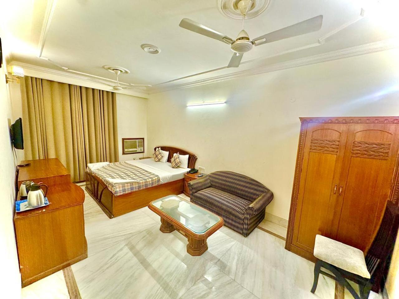 Hotel Pablas International, New Delhi, Near Metro Kültér fotó
