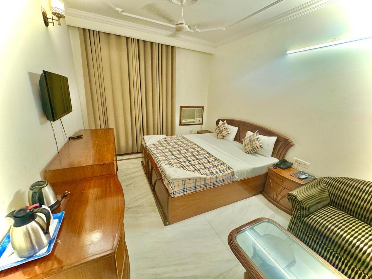 Hotel Pablas International, New Delhi, Near Metro Kültér fotó